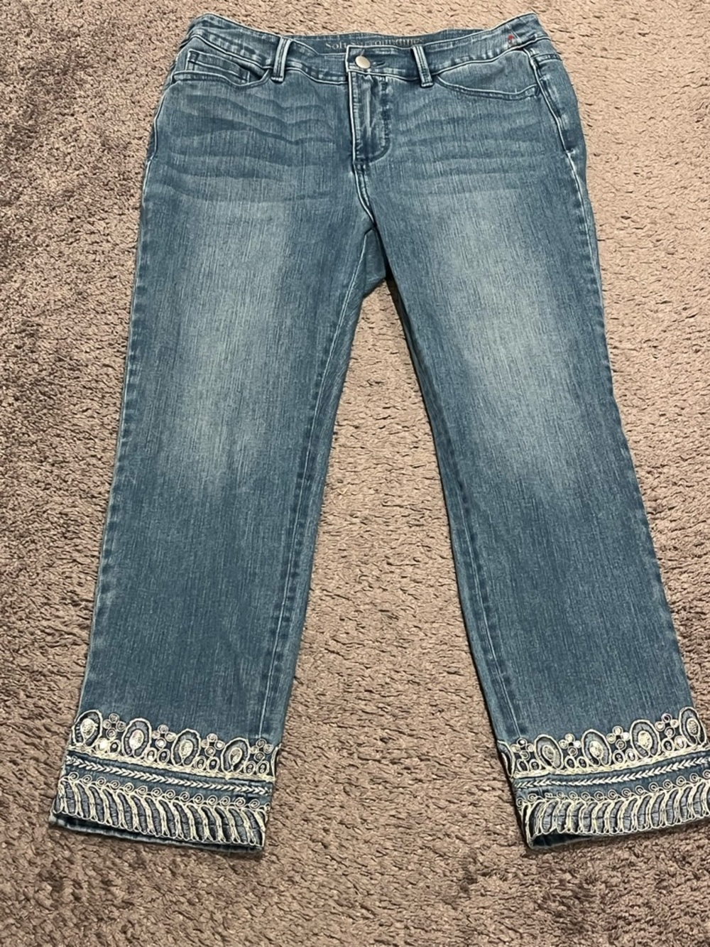 Soft Surroundings Blue Cropped Jeans with Embroidered Hem EUC